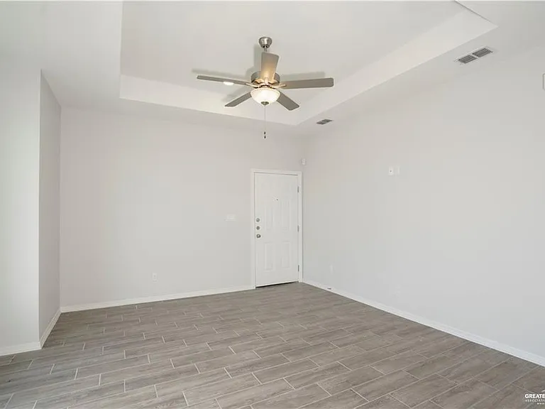 5900 Puffin Ave #4 — Photo 9