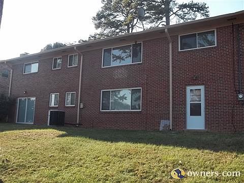 2nd image of 910 Belvoir Hills Cir