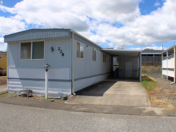 3rd image of 228 SE Estate Loop