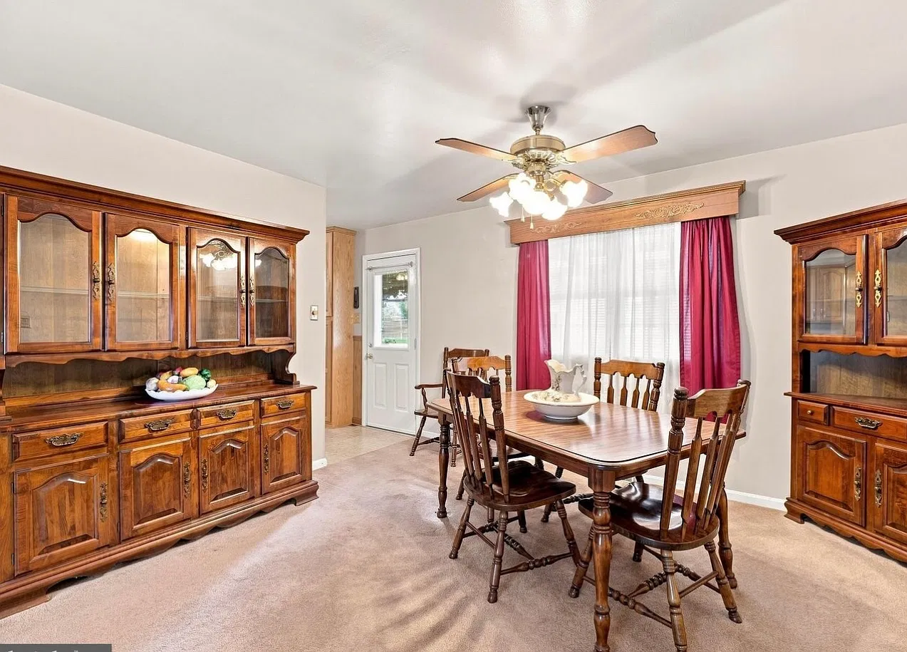 4 bed, 1.5 bath, 1663 sqft, $2,000 — Photo 4