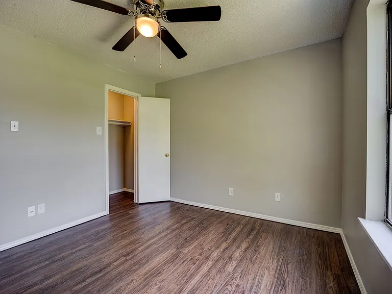 Ramsey Square Apartments — Photo 32