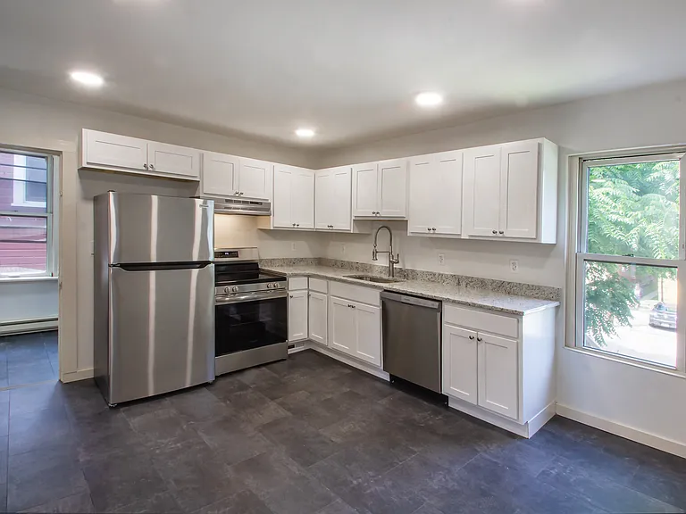 319 Franklin Ave #2 — Photo 2
