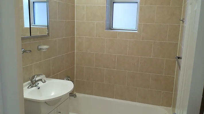 Rented by Realty Queens LLC | media 27