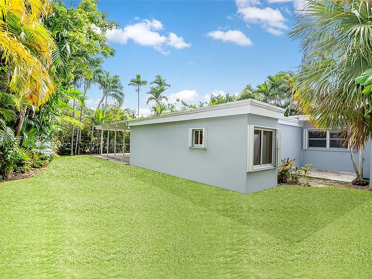 310 Harbor Ct — Photo 12