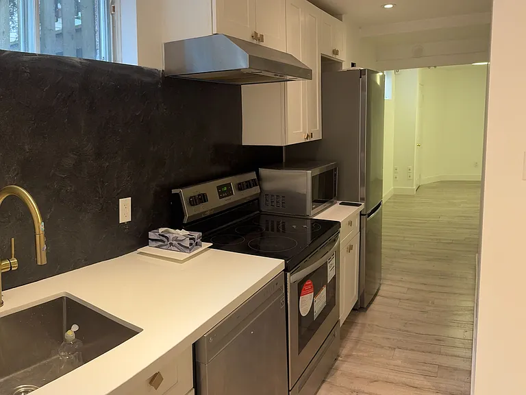 116 Newton Dr #BASEMENT — Photo 1