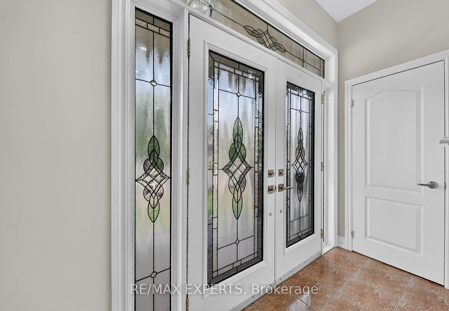 4 bed, $3,200 — Photo 2