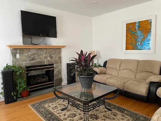 7600 Oster Dr — Photo 10
