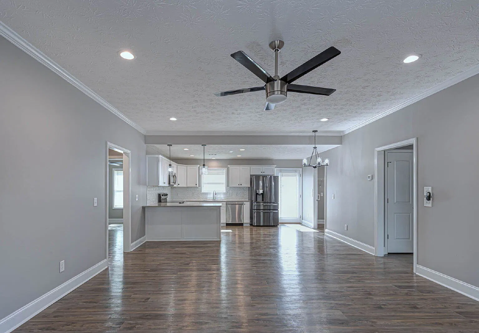 3 bed, 2.0 bath, $1,800 — Photo 3