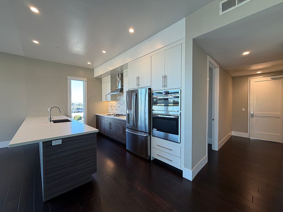 Kitchen with Breakfast Bar Seating