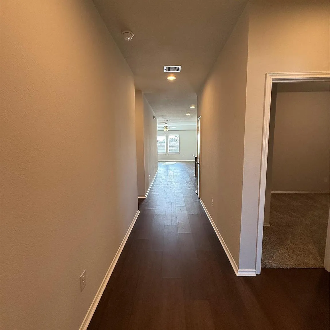 4 bed, 2.0 bath, 1692 sqft, $1,945 — Photo 2