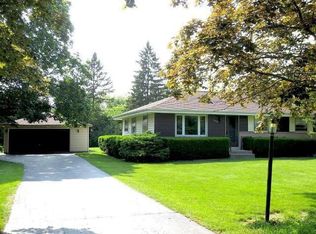 6869 S 111th St, Franklin, WI 53132