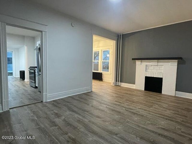 4th image of 27 Cleveland Street