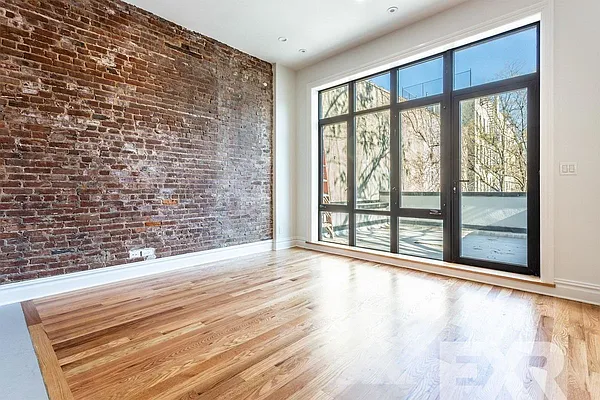 Rented by EXR | media 16