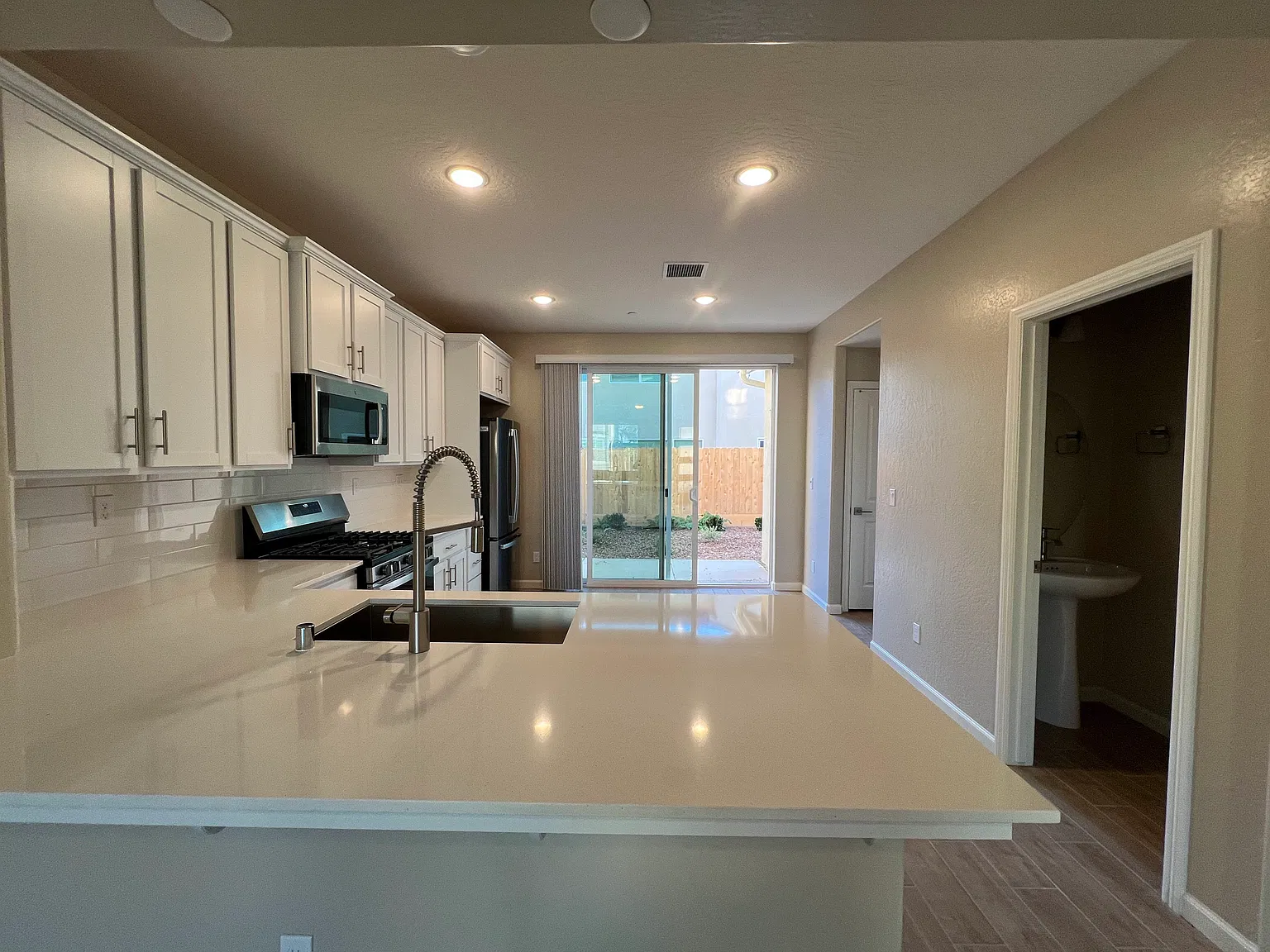 3 bed, 2.5 bath, 1227 sqft, $2,350 — Photo 3