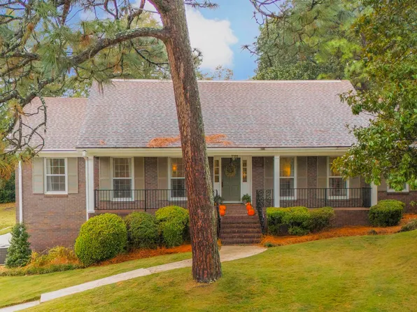 1308 Parliament Ln, Vestavia Hills, AL 35216