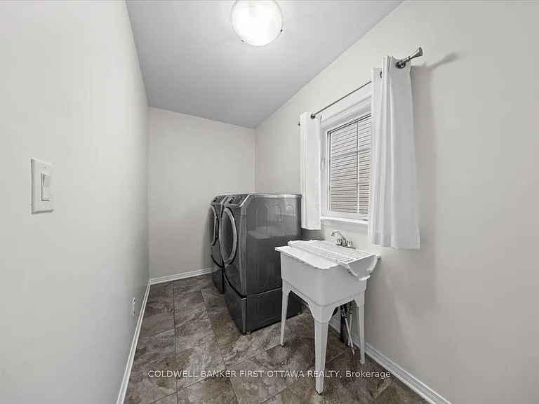 118 Culloden Cres — Photo 39