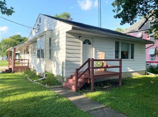 208 E 5th St, Pana, IL 62557