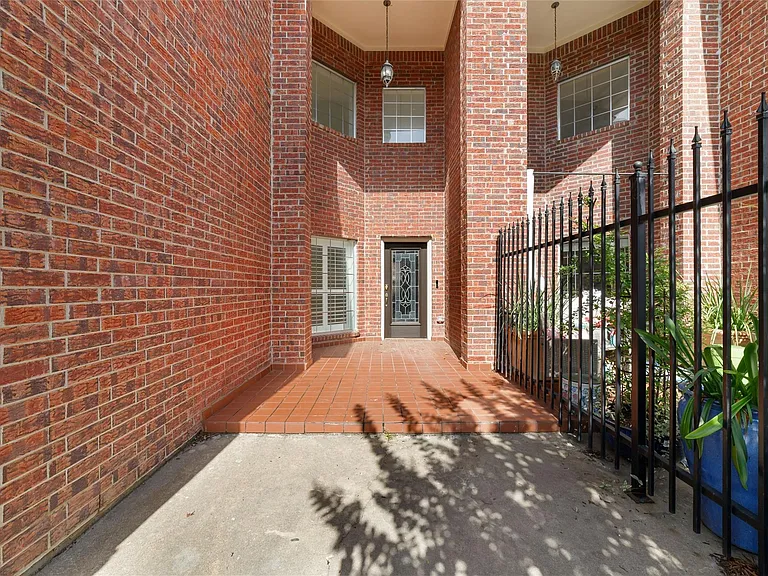 1408 S Friendswood Dr #804 — Photo 2