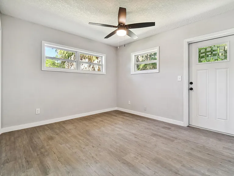 535 W Palmeden Dr — Photo 22