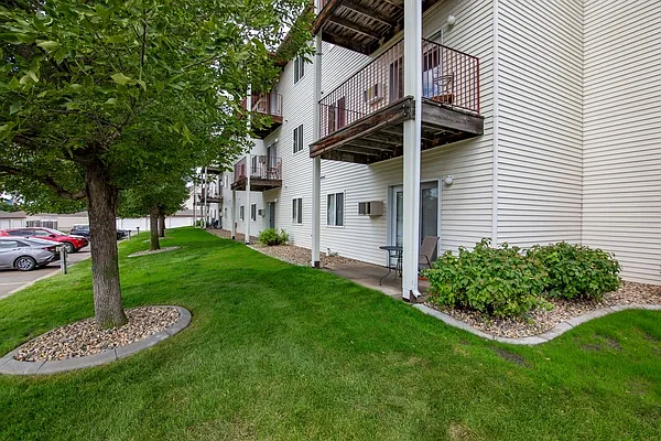 Turnpike Apartments — Photo 4