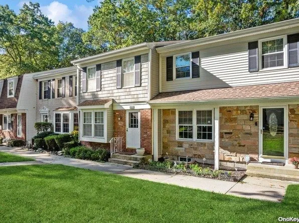 12 Wilson Commons #12, Yaphank, NY 11980