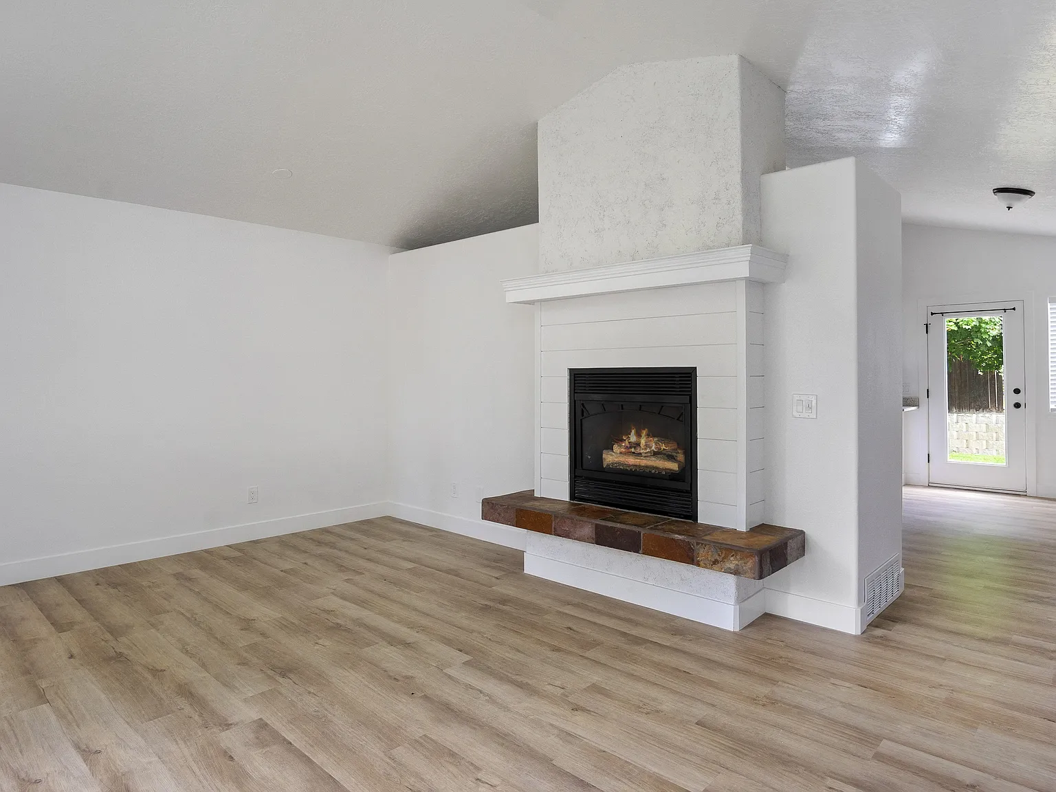 576 W 500 N — Photo 2