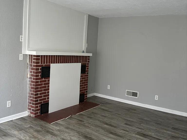 1717 E Ewing Ave — Photo 3