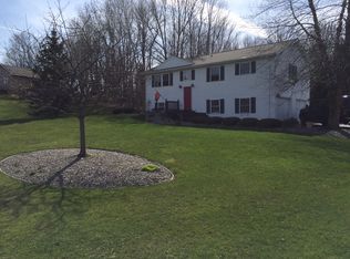 16 Meadowbrook Ln, Central Square, NY 13036