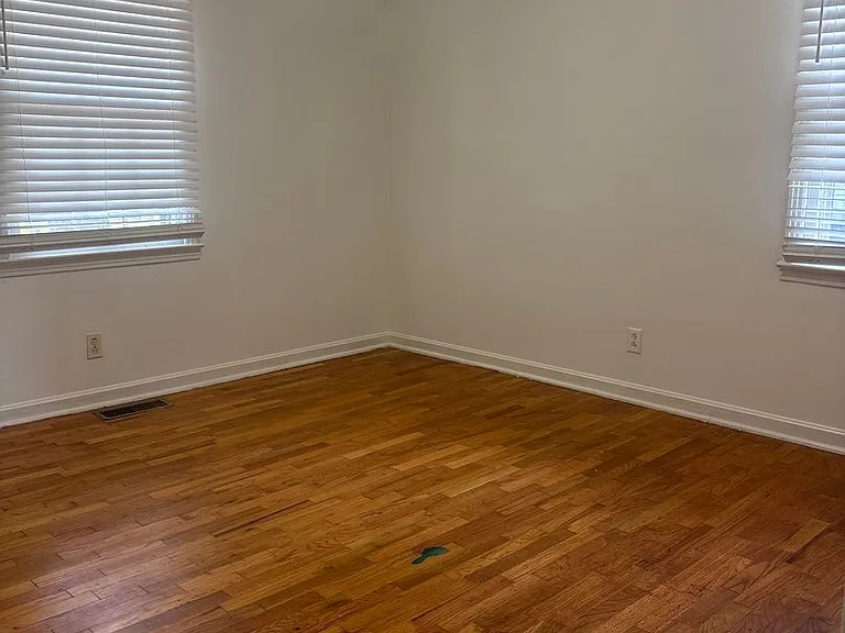 5032 Anderson St — Photo 8