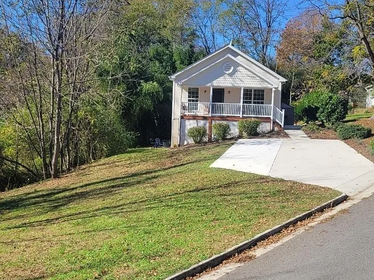 1533 Liggates Rd — Photo 1