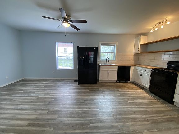 3rd image of 318 N Clinton Pl #B