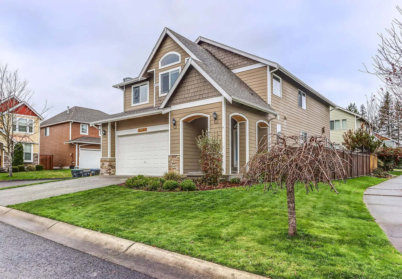 4 bed, 2.5 bath, 2460 sqft, $3,500 — Photo 3