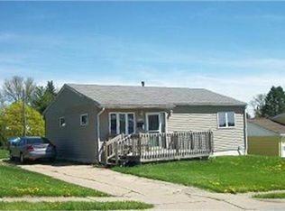 1735 Scenic View Dr, Dubuque, IA 52001