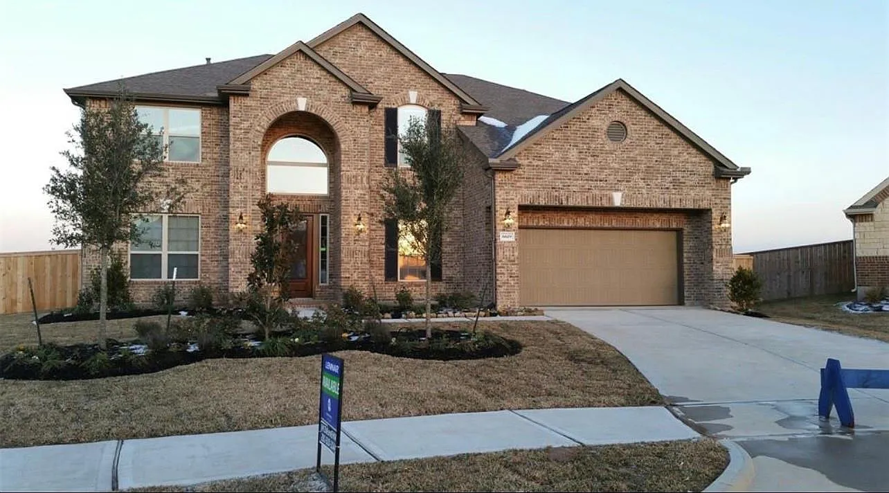 5 bed, 3.5 bath, 3674 sqft, $4,200 — Photo 1