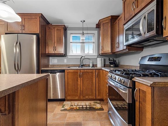 4th image of 216 Tilleys Road S