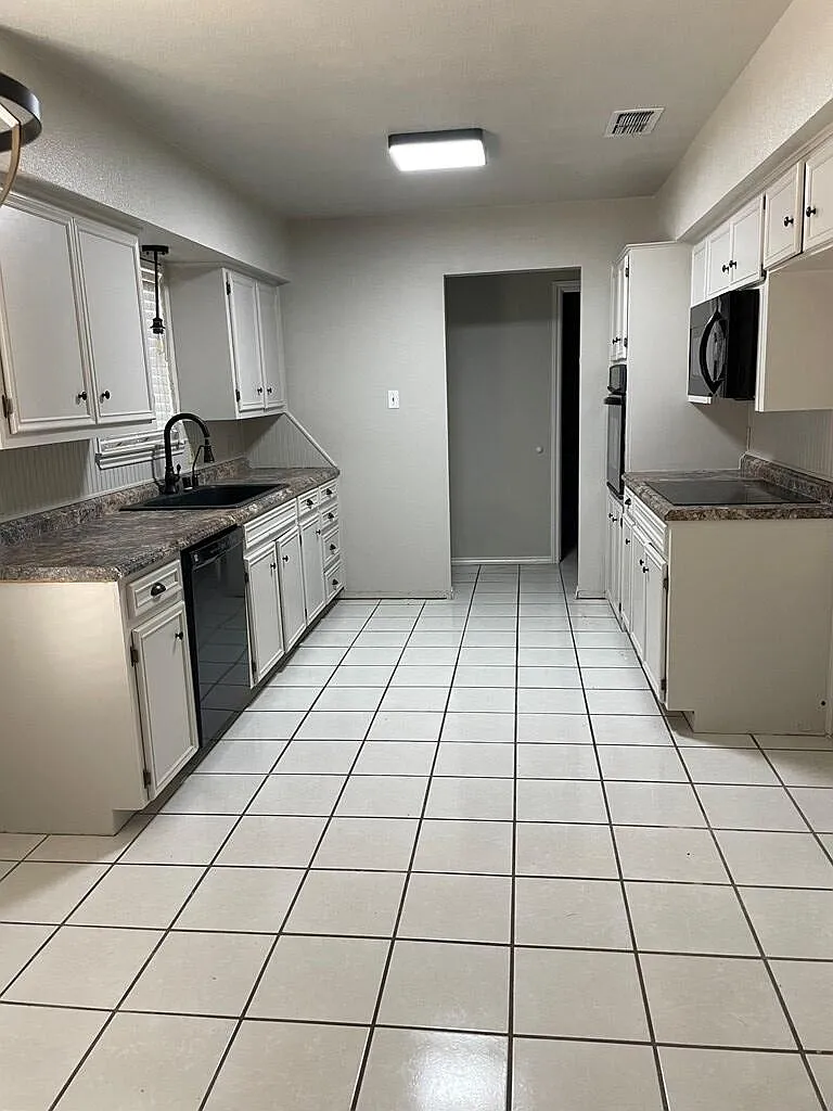 3 bed, 2.0 bath, 1578 sqft, $2,350 — Photo 3