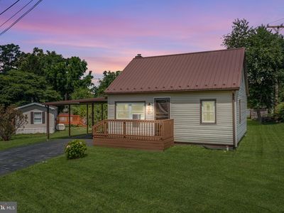 105 Oak St, Pleasant Gap, PA, 16823