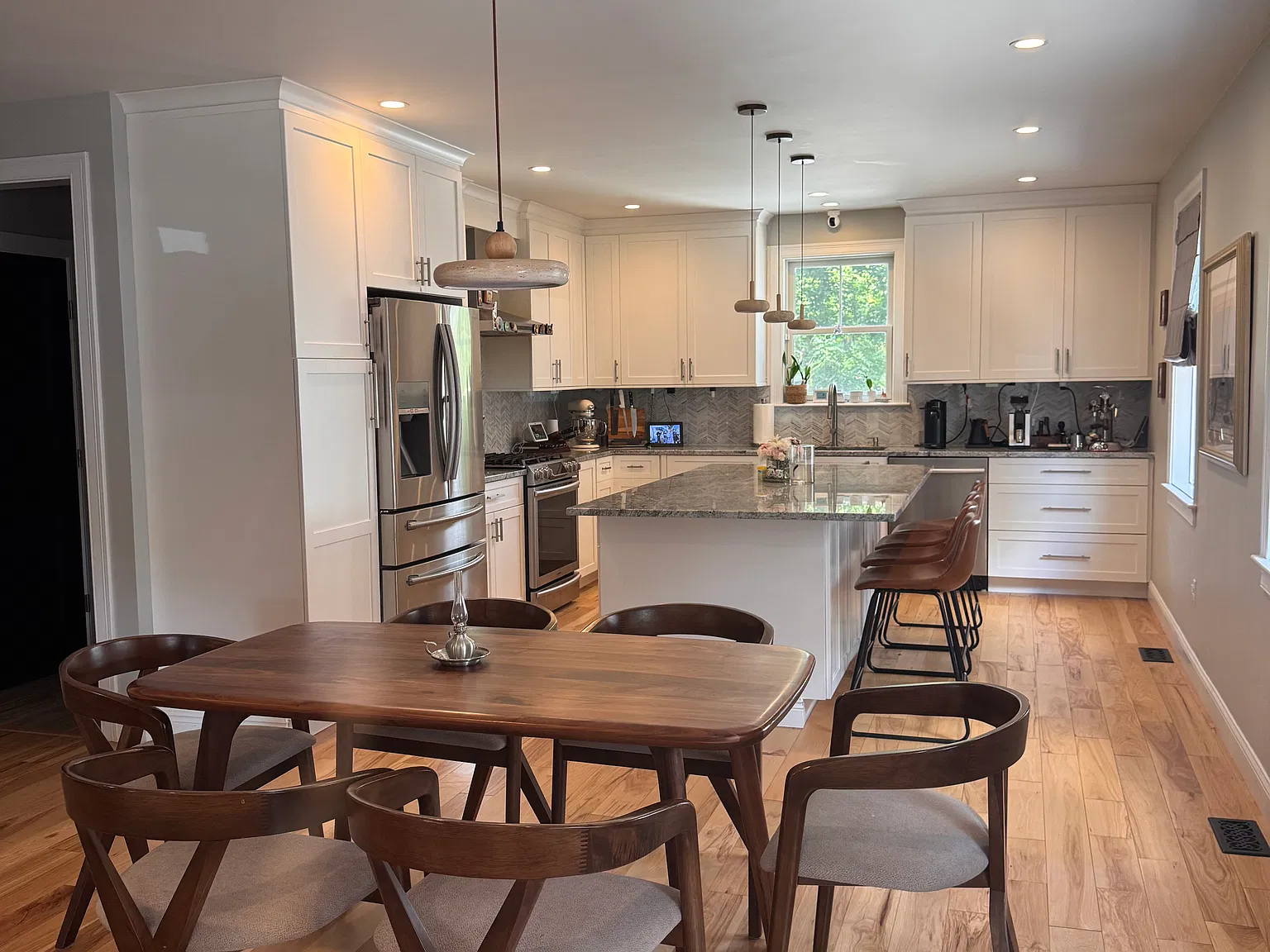 4 bed, 2.5 bath, 3150 sqft, $6,500 — Photo 3
