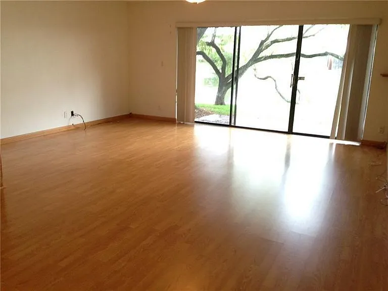 4716 NW 82nd Ave — Photo 5