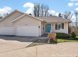 17101 Grandview Dr, Spring Lake, MI 49456