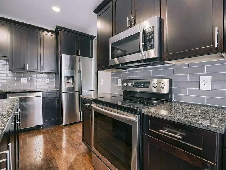 Summit St 788-790 MLR — Photo 9