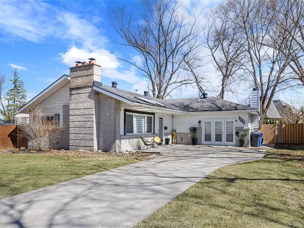 112 Clovelly Rd, Tecumseh, ON N8N 1G1