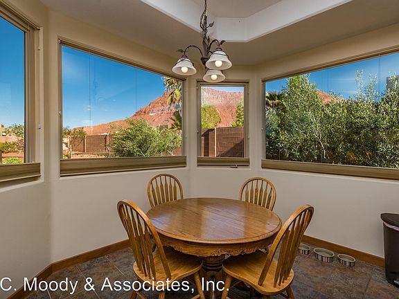 5th image of 223 N Painted Hills Dr