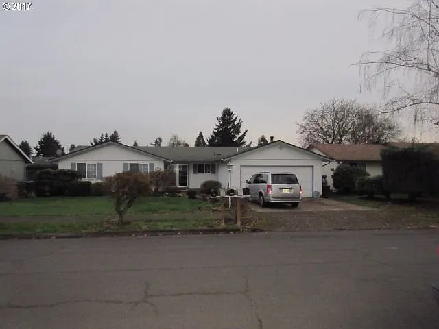 2266 Greentree Dr photo 1