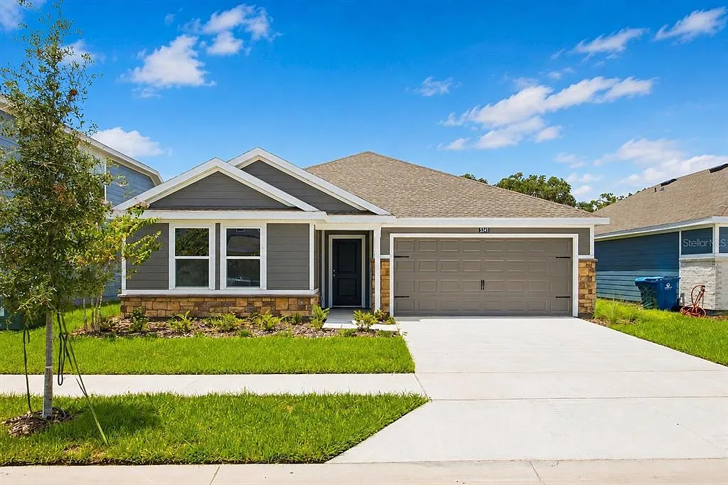 4 bed, 2.0 bath, 1733 sqft, $2,200 — Photo 1