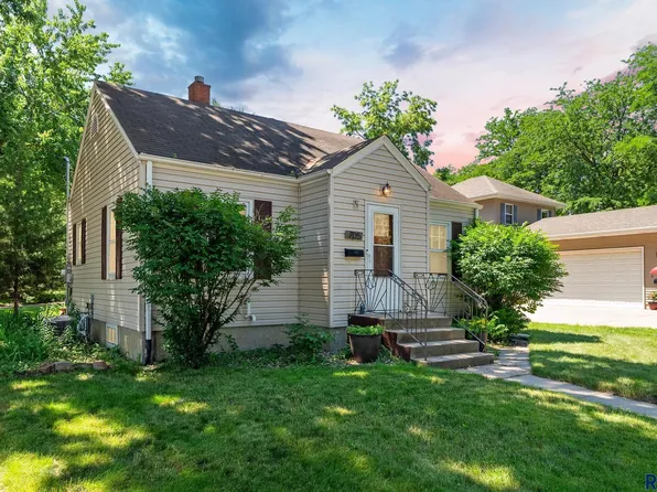 705 E 26th St, Sioux Falls, SD 57105
