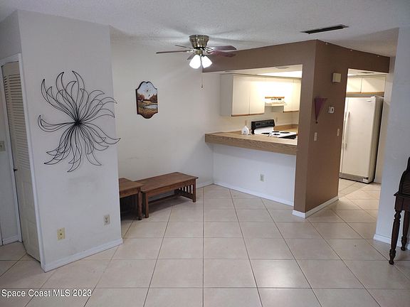 2nd image of 3075 Sir Hamilton Cir
