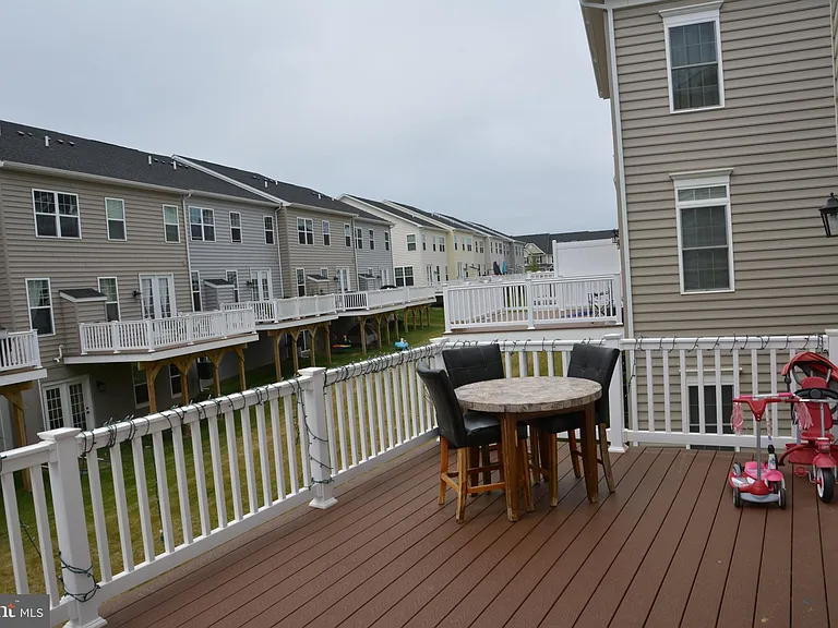 847 Stonecliffe Rd — Photo 14