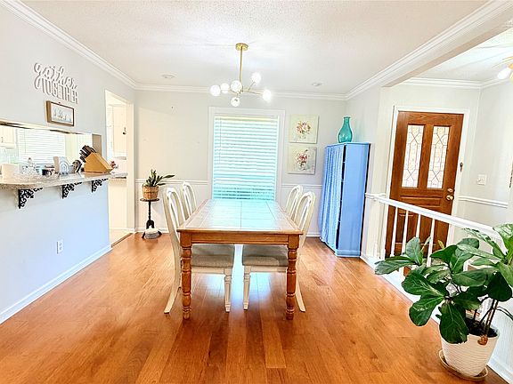 5th image of 2608 Old Orchard Ln