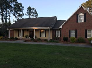 120 Berry Dr, Broxton, GA 31519